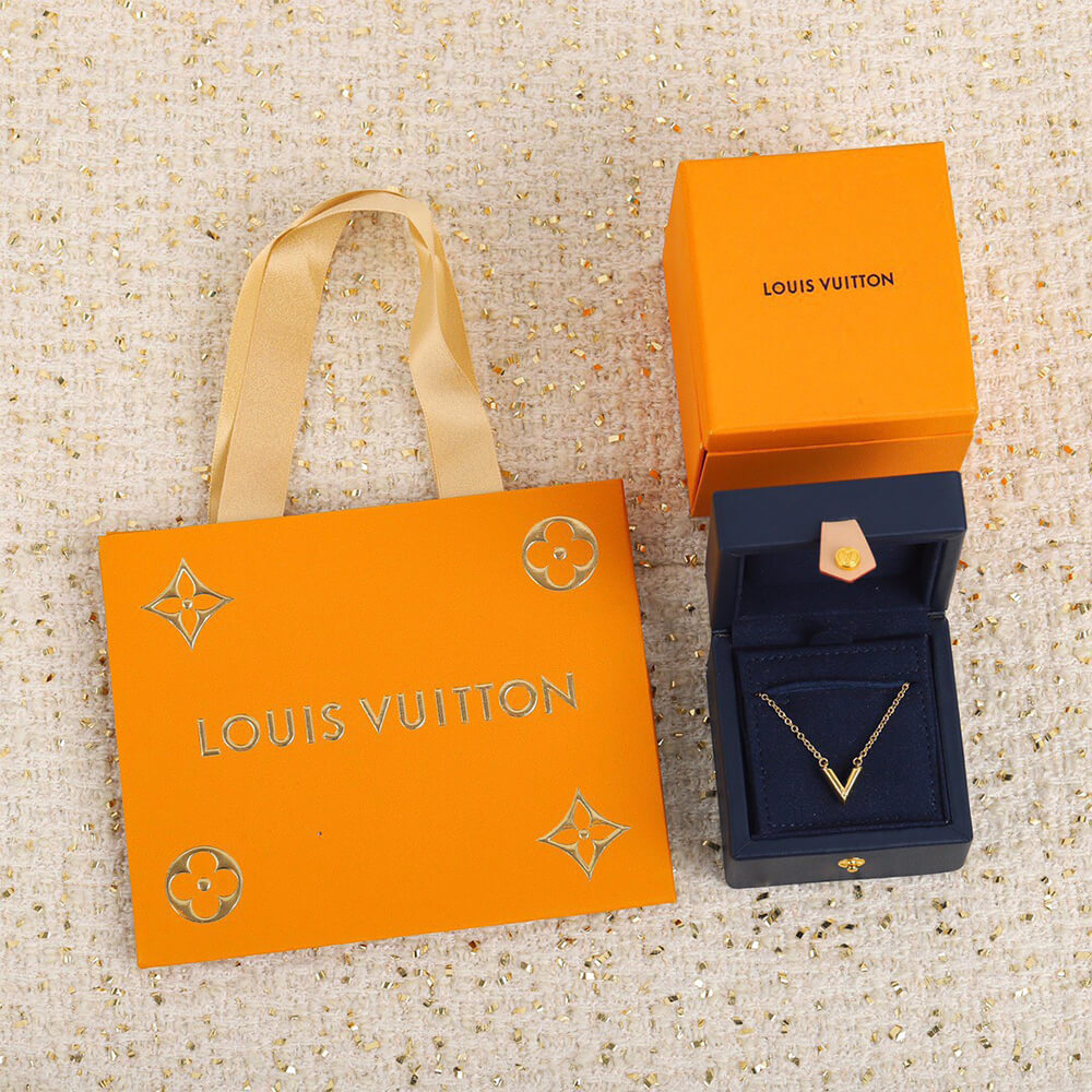 LV Essentianl V Necklace