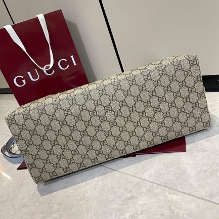GG Emblem large tote bag