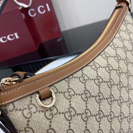 GG Emblem medium shoulder bag